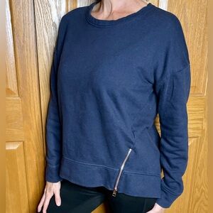 ATHLETA Cityscape Pullover Sweatshirt Athleisure Sz S Navy Blue Gold Zip 868491
